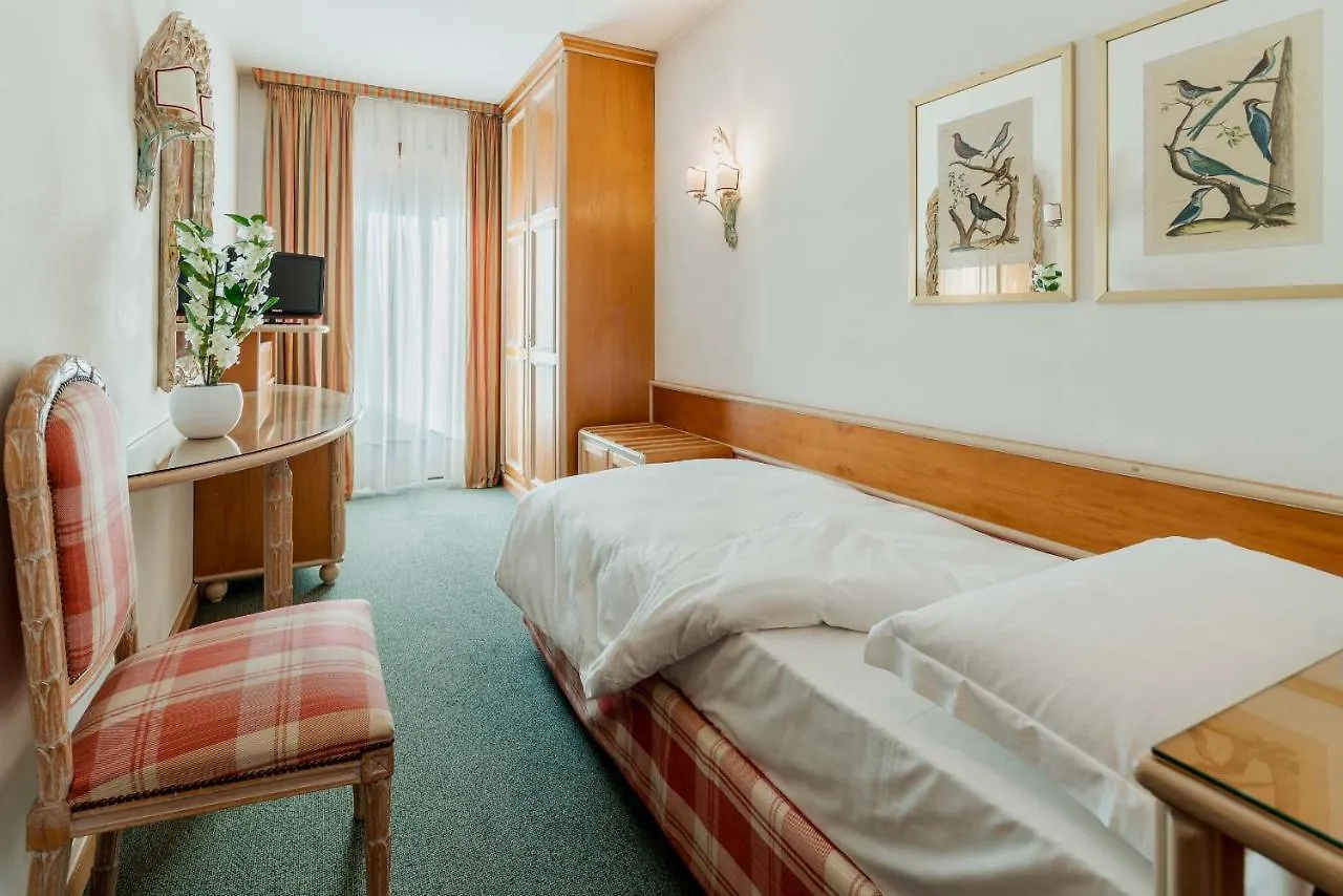 Hotel Capannina Cortina d'Ampezzo 3*,